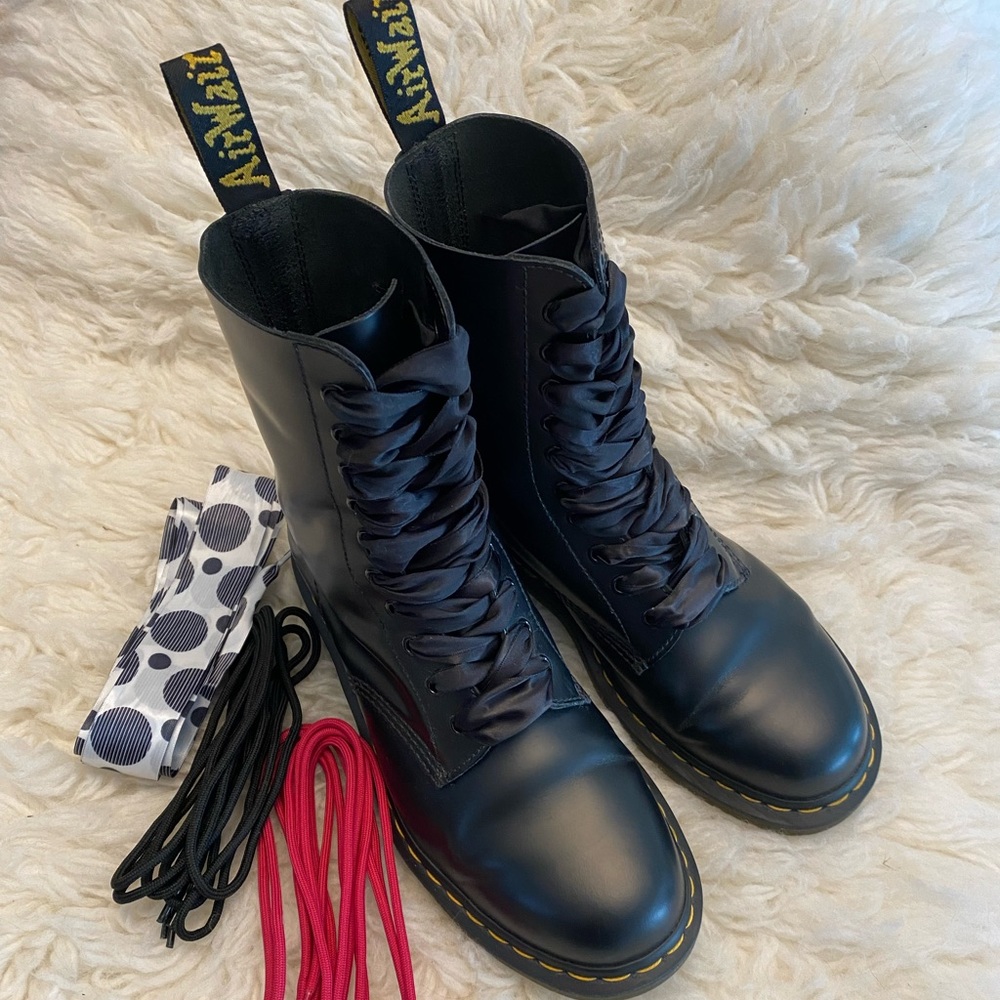 Dr Martens 1490 Smooth Calf Leather Boots, sz 9 Womens, 41EU
